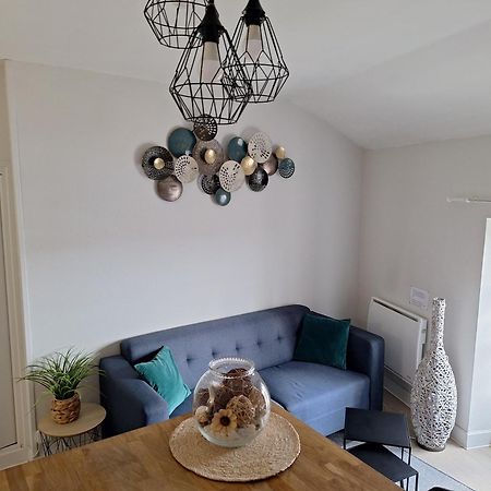 Appartement F2 Centre-Ville Issoire Avec Jolie Vue Exterior photo