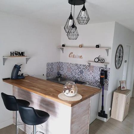 Appartement F2 Centre-Ville Issoire Avec Jolie Vue Exterior photo