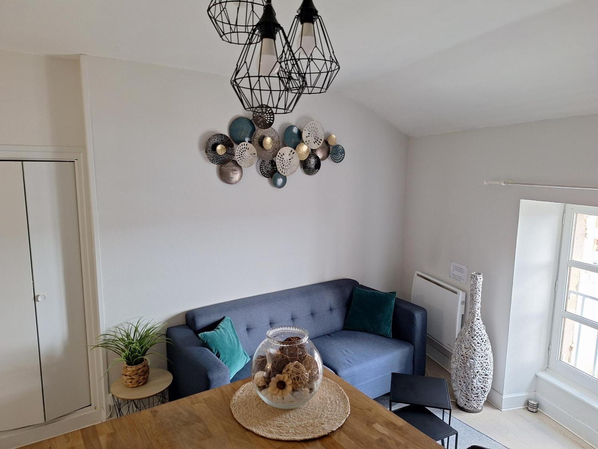 Appartement F2 Centre-Ville Issoire Avec Jolie Vue Exterior photo