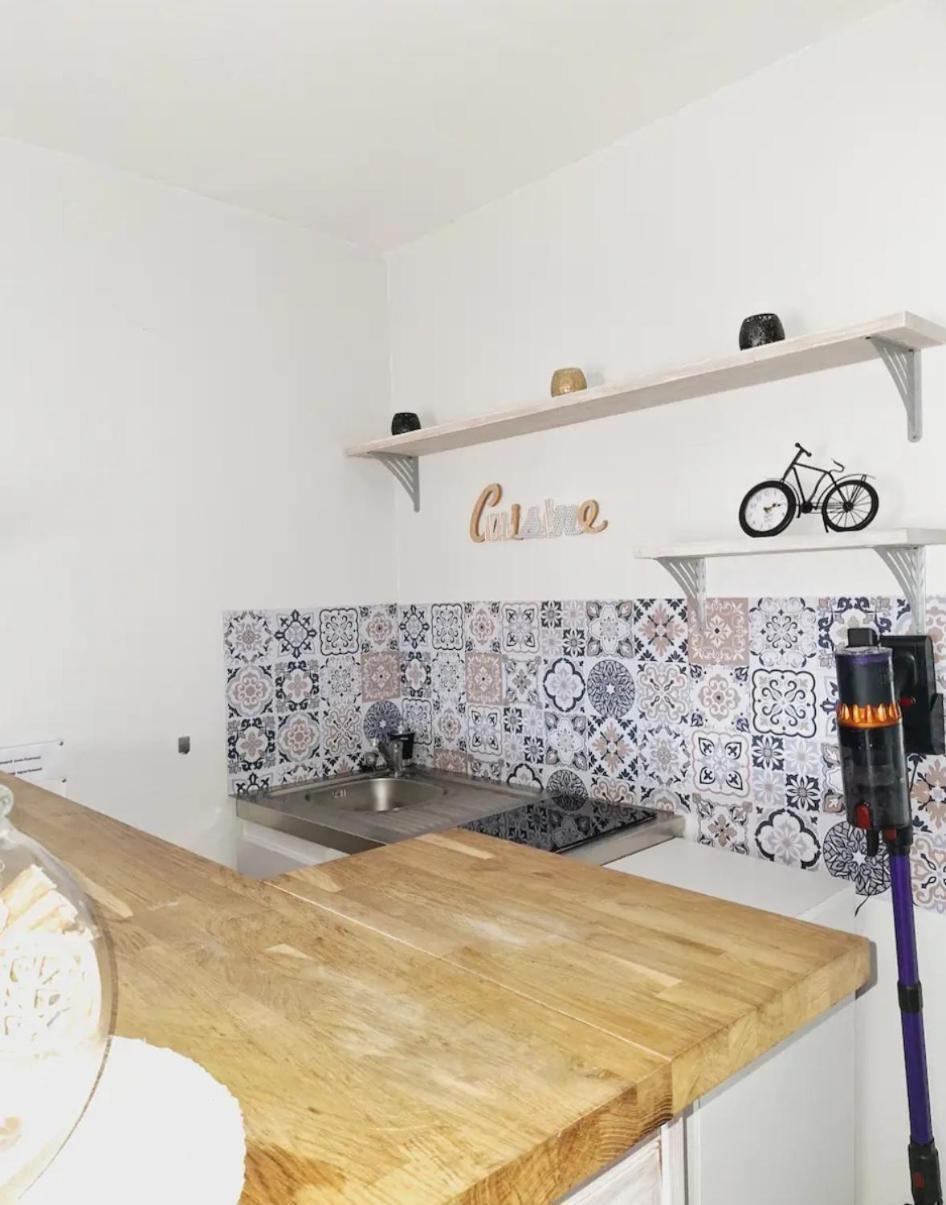 Appartement F2 Centre-Ville Issoire Avec Jolie Vue Exterior photo